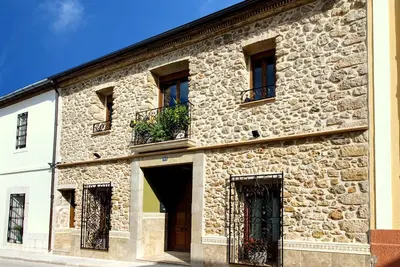 Image de Hébergement unique de haut niveau avec piscine privée, 10 Tv, Bbq, Wifi, Airco