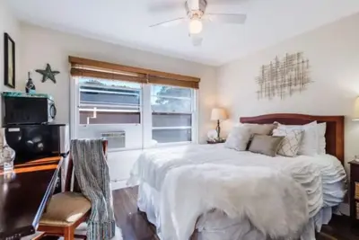 Image de The Coastal Nest ★ Espace privé, près de tout!