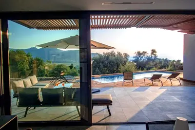 Image de Nouveau \/\/ Villa contemporaine - grande terrasse - piscine chauffée