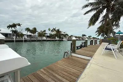 Image de Lou & Mary`s Getaway 2 chambres / 2 salles de bain avec quai, Cabana Club et Inch Beach