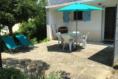 Image de Appartement en rez-de-chaussé dans villa entre rivière et centre ville