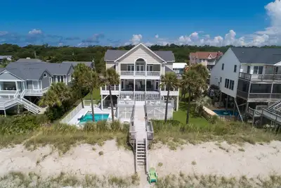 Image de Ocean Front Luxury. .