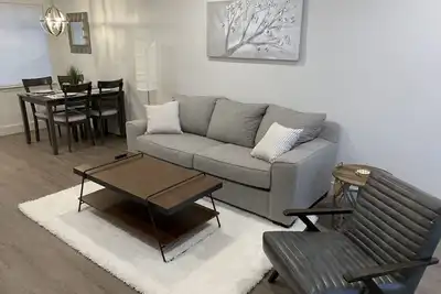 Image de Condo moderne à Springhill avec piscine, emplacement recherché!