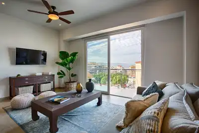 Image de Condo de luxe avec vue sur l'océan<br> Piscines, jacuzzis, gymnase, barbecue, à pied de la plage