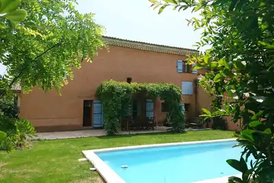 Image de Maison de village avec jardin et piscine au pied du Ventoux