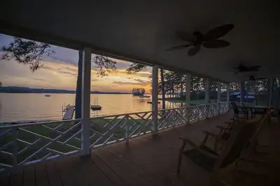 Image de Nouveau! Lake Wateree Camden Cottage avec un nouveau quai et une rampe - entièrement rénovée!