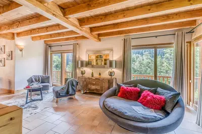 Image de Chalet Familial 4* avec Sauna, Terrasse et Jardin à Champagny-en-Vanoise