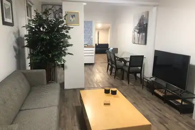 Image de Appartement 2 Br détendu et spacieux avec un patio