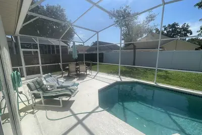 Image de Oasis privée près de Disney, sur un terrain de golf, avec piscine privée