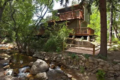 Image de Enchanting Hideaway On Cheyenne Creek! Cinq minutes à pied de Broadmoor!