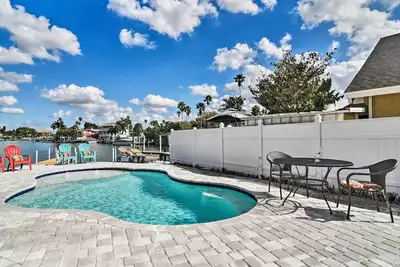 Image de Nouveau! Bayfront Home-2 Blocks Ă Indian Rocks Beach!