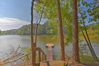 Image de Nouveau! Animaux acceptés Toccoa Home w \/ Deck + accès au lac!