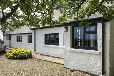 Image de Cottage de caractère, à l'extérieur de Newport, à 5 minutes en voiture de Newport Sands & Golf club