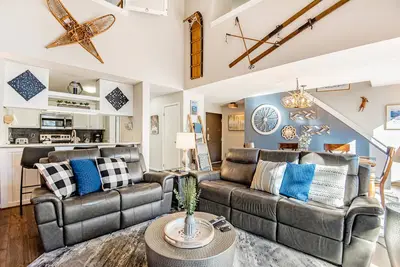 Image de Condo avec vue sur la montagne avec balcon, piscine commune, sauna sec et bains à remous