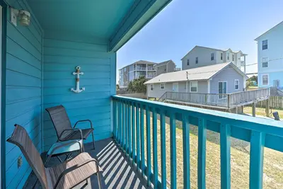 Image de Nouveau Carolina Beach Condo w / balcon et piscine extérieure