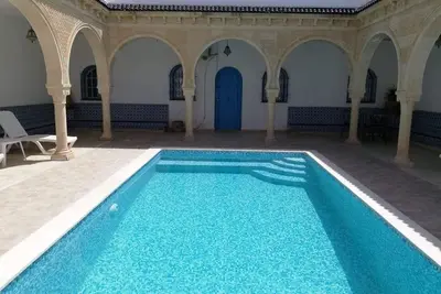 Image de Maison typique (houche) avec piscine sans vis Ă vis