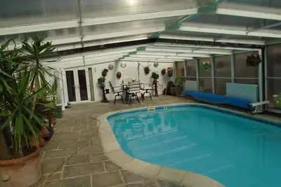 Image de grand bungalow près de Harrogate avec bain à remous et piscine