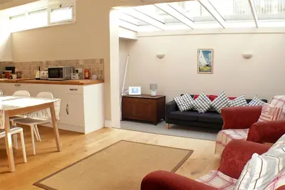 Image de Spacieux chalet de 3 chambres près de la plage