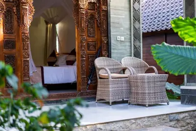 Image de Maison de style balinais avec piscine publique, proche de la plage aux champignons (Dlx)