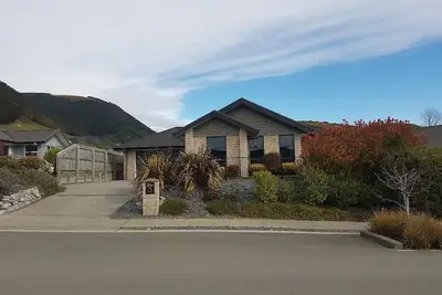 Image de Belle maison de famille dans un lotissement calme à la campagne