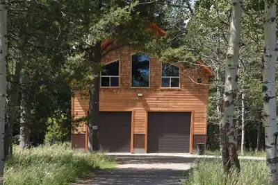 Image de Bungalow Bootjack | Près de Henrys Lake Outlet | 20 minutes à Yellowstone! !