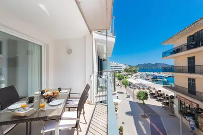Moll 3 - Apartment with sea views in Cala Bona. Free WiFi