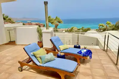 Image de Villa avec piscine privée et WiFi gratuit, proche de la mer, cour protégée