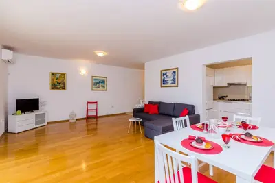 Image de Grand Apartment - Appartement 3 chambres avec terrasse et vue partielle sur la mer