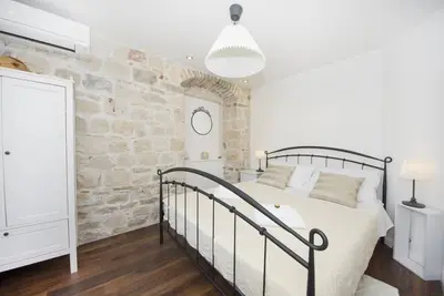Apartments Stone Elegance (St) - Appartement Studio de Luxe (Kamik)