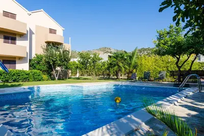 Image de Apartments Setemana - Appartement 2 Chambres Premium avec Balcon et Piscine (Desni)