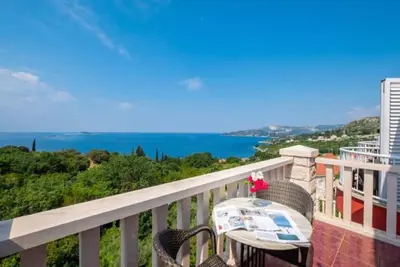 Image de Villa Panorama - Plat (A4) - Appartement Premium Une Chambre avec Terrasse et Vue sur la Mer