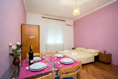 Apartments Jasenka - Appartement 1 chambre avec salle de bain privée externe (Violet)