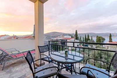 Apartments Villa Kameja - Appartement 2 Chambres avec Terrasse et Vue sur la Mer (Crni)