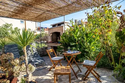 Image de Stone House Harmony - Maison de Vacances 1 Chambre avec Terrasse et Vue sur le Jardin