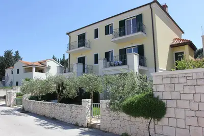 Image de Villa Muškat - Appartement Duplex 3 Chambres avec Balcon et Vue sur la Mer (Veliki)