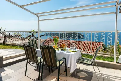 Image de Apartments & Room Lora - Appartement 2 Chambres avec Terrasse et Vue sur la Mer