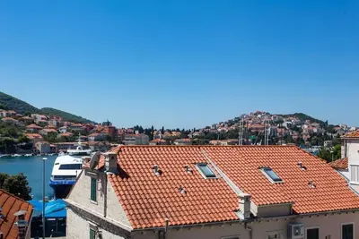 Image de Appartement Hladilo Nostalgia - Appartement 2 Chambres Confort avec Terrasse et Vue Partielle sur la Mer