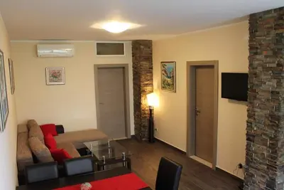 Image de Apartments Logoš - Appartement 2 Chambres Confort avec Terrasse et Vue sur la Ville (Apt C)
