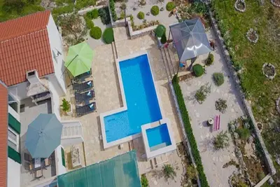 Image de Holiday Home Ela - Maison de Vacances de 3 Chambres avec Piscine Extérieure (St)