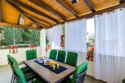 Image de Appartement Villa Mikica - Appartement Duplex 4 Chambres avec Terrasse et Vue Partielle sur la Mer
