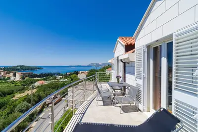 Apartment Feel Phili - Appartement 2 Chambres avec Balcon et Vue sur la Mer