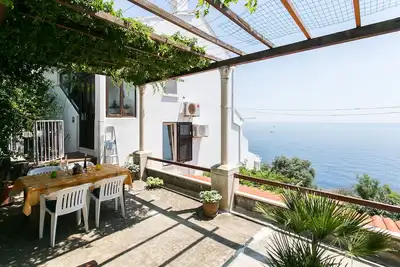 Image de Apartment Gigi - Appartement 2 Chambres avec Terrasse et Vue sur la Mer
