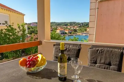 Image de Apartments Radojković Lumbarda - Appartement 2 Chambres avec Terrasse et Vue sur la Mer (A1)