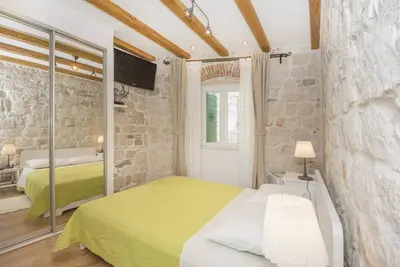 Apartments Stone Elegance (St) - Chambre Double (Saskinja)