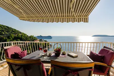 Image de Indy's Beach Apartments - Appartement 2 chambres avec balcon et vue sur la mer