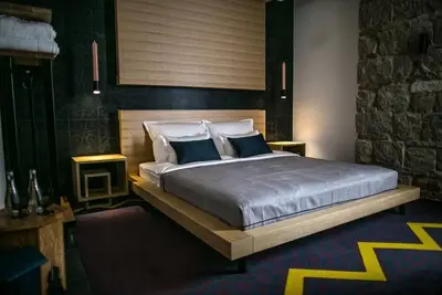 Chambres Lejletul (St) - Chambre Double de Luxe avec Vue sur la Place (Berat)
