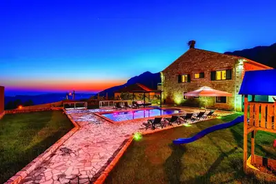 Image de Villa Pave - Villa 6 Chambres avec Terrasse et Piscine