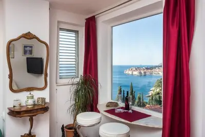 Image de Sea View Apartments - Appartement Duplex 4 Chambres avec Balcon et Vue sur la Mer - Zlatni Potok 1Street