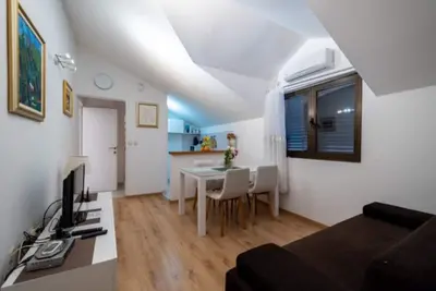 Image de Guest House Kono - Appartement 1 Chambre avec Patio et Vue sur la Mer - Rue Marka Gjaje