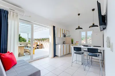 Image de Apartments Sunny Days - Appartement 2 Chambres avec Terrasse et Vue sur la Mer (A2) (St)